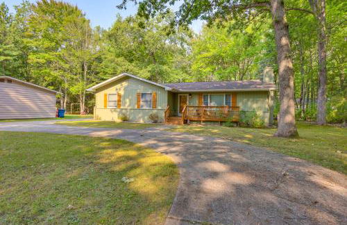 Houghton Lake Cottage Escape with Patio! - Foto 3