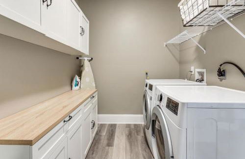 Gather, Play and Unwind! Modern Locust Grove Home - Foto 28