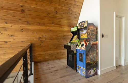 Newly Built, Mid-Lakeside A-Frame with Hot Tub and Steam Shower - Foto 14