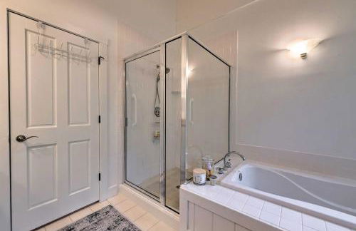 Trillium Home with Golf Course Views and Fireplaces! - Foto 19