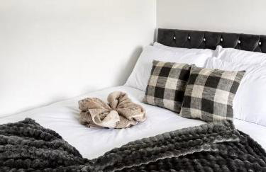 Spacious & Stylish 3-Bed House with Parking, Perfect for Contractors, Minutes from Shops, Cafés & Pubs - Foto 11