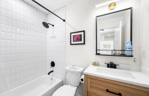 Outdoor Projector, Arcade, Fire Pit, 2 Car Garage, 2 Living Rooms - Foto 25