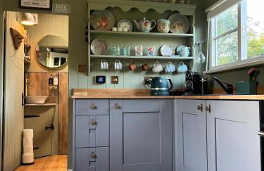 Mountbatten Shepherds hut & Buckhurst Shepherds hut - Foto 9