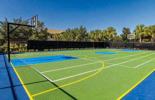 New Upscale 8BR Kissimmee Retreat with Private Pool, Spa & Resort Amenities - 7 Mi to Disney! - Foto 123