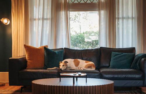 Gorgeous Eccentric Family Home with Cowboy Pool - Foto 16