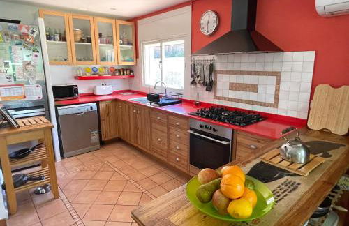 Casa familiar con piscina cerca del mar y montaña - Foto 13