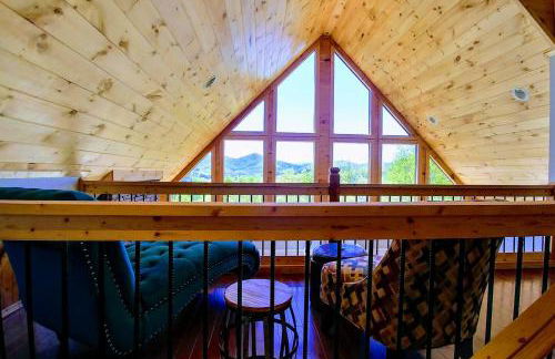 Peace of Heaven, Modern Chic Cabin, Majestic Mountain Views, Hot Tub, Fire Pit, Outdoor Games, Close to Town - Foto 21