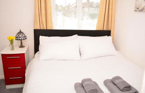 SM Dreams Unlimited Serviced Accommodation- Stanwell-Staines-Heathrow - Foto 57