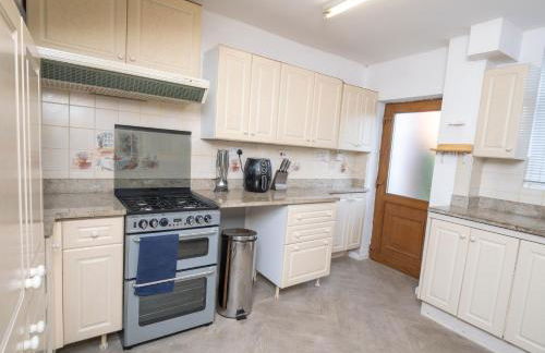 Spacious 3BR Home with Driveway Near NEC & Airport - Foto 43