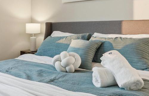 Edgewater Apt with Free Parking Gym Modern Living - Photo 27