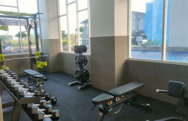 New Studio Apartment With Strategic Location At Suncity Residence - Foto 18