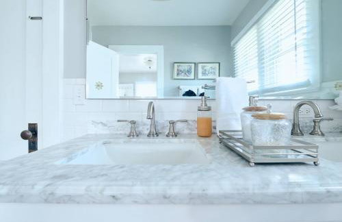 Elegant Escape 2 blocks to Historic downtown - Foto 24