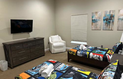 Luxury Mansion Pool Hot Tub Theater Outdoor Kitchen BBQ GM RM 2 Miles Disney - Foto 44