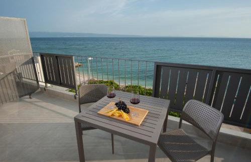 Seaside Luxury Suites - Photo 44
