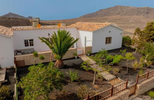 Casa Amaya - Spacious House with Pool, Large Garden, BBQ, 2 Terraces, and Ideal Location - Photo 23