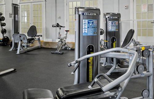 Lux Mins To Atrium Health and Downtown Airport - Foto 8