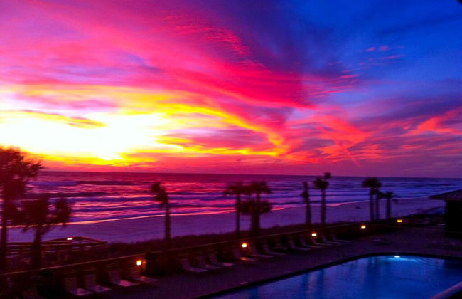 Stylish Oceanfront Condo with Beach and Picnic Area Access - Unit 1706 by RedAwning - Foto 29