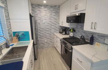 Luv Oceanside Views-1 House to Beach, Boardwalk and Waves-Spacious Rooftop Sun Deck-Plus King Beds too! - Foto 20