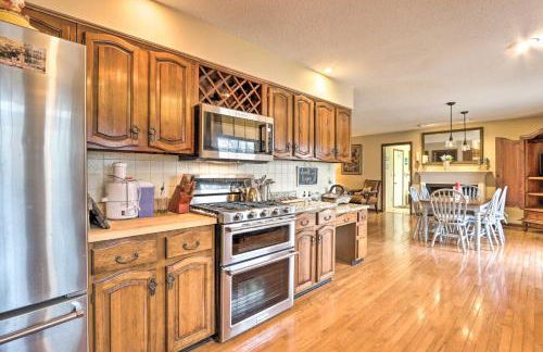 Spacious Home with Pond about 13 Mi to Columbia! - Foto 9