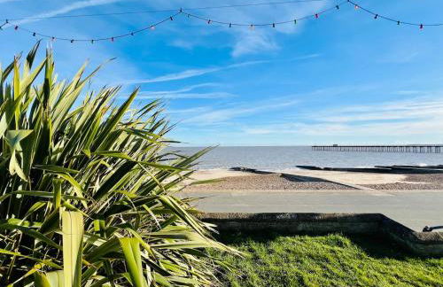 Stylish 3 Bed Apt Sea Views Near the Beach 2B - Foto 37