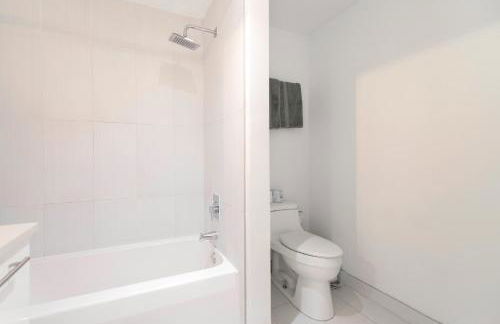 Modern Midtown Gem - Walk to Everything - Foto 20