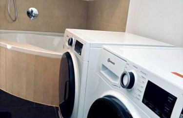 Lakefront View Entire Apartment with 2 bedrooms, 2 full bathrooms & Balcony Waterview - Foto 53