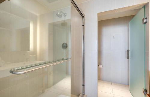 Walk to Beach and Dining! Luxe Fort Lauderdale Condo - Foto 19