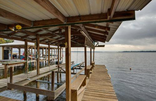 Lakefront Frankston Cabin with Dock and Fire Pit! - Foto 28