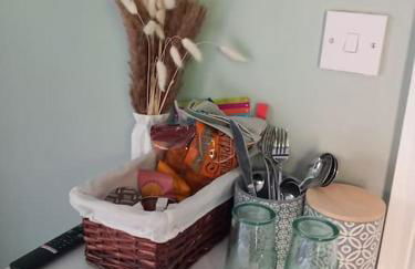 The Nook- Cotswold guest room - Photo 4