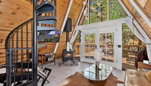 Acute A-frame Cabin w WiFi, close drive to lake! - Foto 2