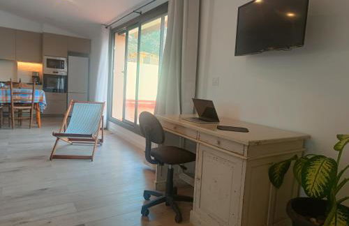 Sunny Relaxing Penthouse Costa Brava, Sea & Mountain Views, Huge Terrace, Fiber 1GB - Foto 6