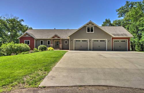Dock, Hot Tub and Game Room Luxe Lake Latoka Home - Foto 44