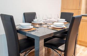 Spacious 2 Bedroom 6 Minute Drive from Huddersfield Town Centre - Ideal Stay - Foto 10