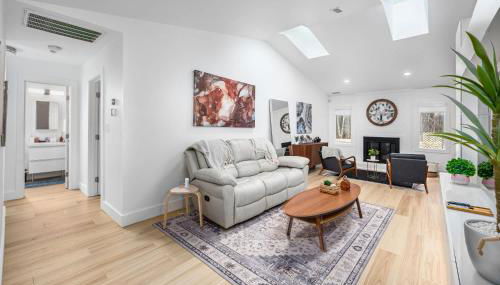 Tranquil Light-Filled Retreat 3BR Ranch - Photo 2