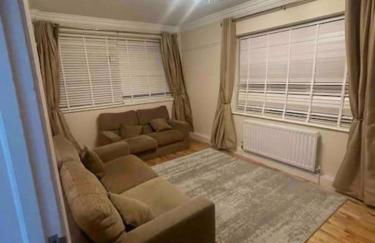 Charming House with Garden - Sleeps 6 & Parking - Foto 19