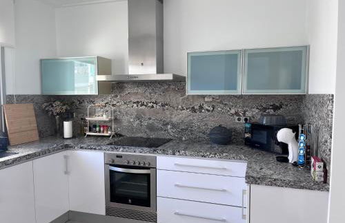 Casa particular en la playa a pocos metros del mar con garaje - Foto 9