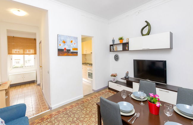 3 bedroom Apartment in Barcelona - Photo 2