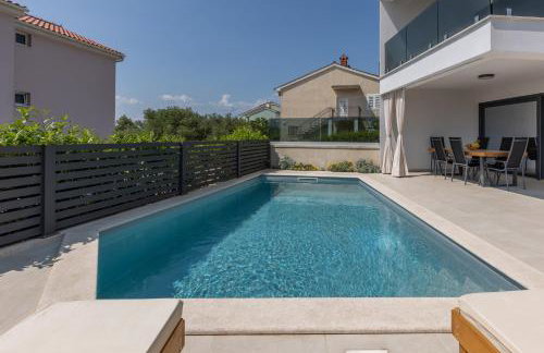 Luxury apartment Marco Polo with a private swimming pool with salt sea water - Foto 9