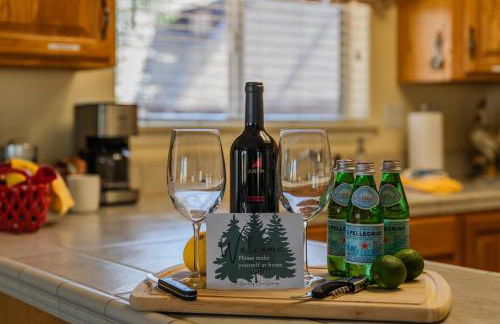 Lazy Squirrel - Cozy Family House with Full Game Room - Foto 24