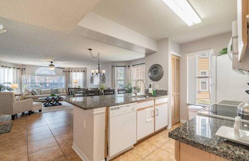 LOVE AT FIRST SIGHT! NEW Disney Home, Sleeps 6, Pool, Patio, NO Steps, LOW Rates! - Foto 21