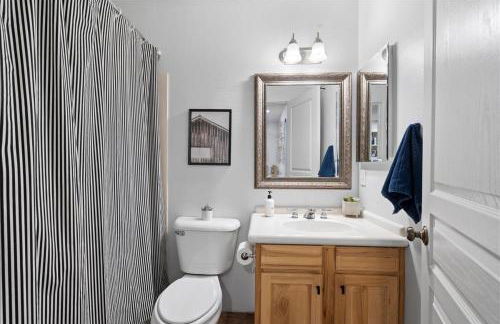 5 Bedroom 4 Bath Boutique Home PREMIUM LOCATION + heated pool option - Foto 26