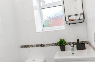 Unique 3 Bedrooms, 3 Ensuite, FREE WiFi, Private Parking - Foto 24