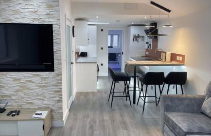 Private Luxury By The Sea, With A Personal Gym, Hot Tub, And Free Parking! - Photo 1