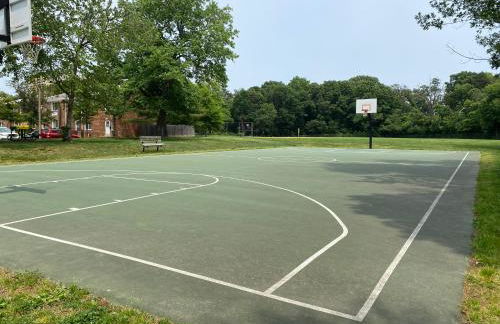 Charming 3bd Alexandria House, 11 miles to DC, Nice front view - Foto 43