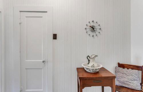 Retro Revival with Modern Comfort - A Mid-Century Gem in Gonzales LA - Foto 23