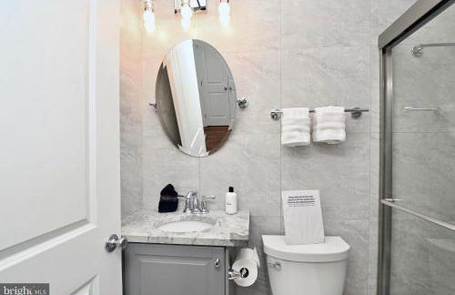 Elegant 5BR home near Capitol Hill! Free Parking! - Foto 14