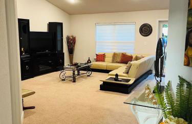 Modern 4BR Home with Wi-Fi & Garage Games - Foto 3