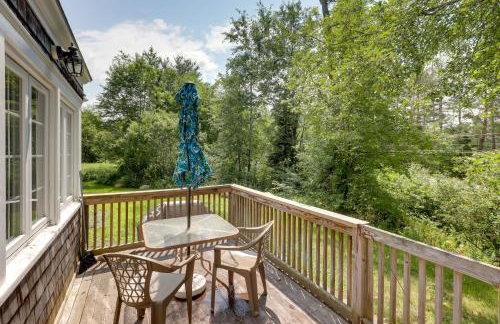 Franconia Escape on Half Acre w/ Fire Pit & Deck! - Foto 2