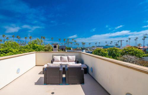 Mediterranean Beauty with Rooftop Deck and Views - Foto 63