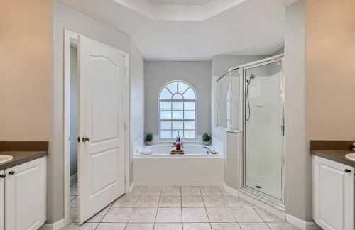 NEW Modern Relaxing 4 Bedroom Pool Villa Near Disney's Parks - Foto 23